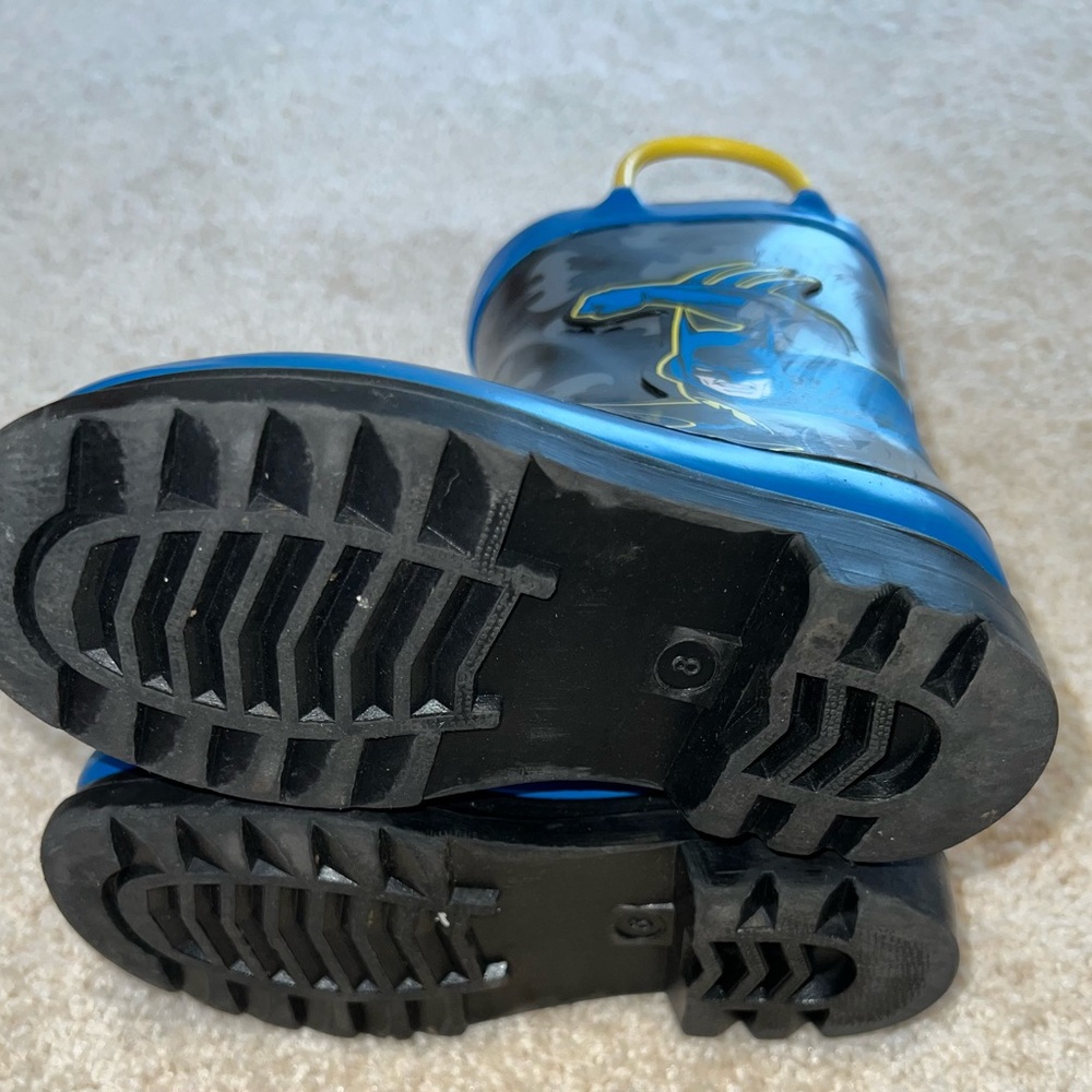 Rain/Snow Boots, “Batman”, Size 8 Good Condition - Picture 4 of 4